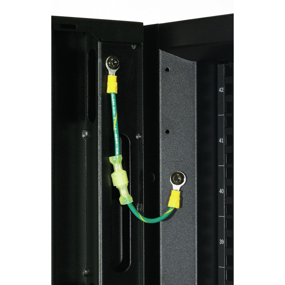 Seinakinnitusega Serverikapp APC AR3100